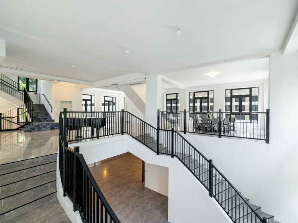 https://img.propertyraptor.com/cdn-cgi/imagedelivery/KD5bF_AFL0JDTbKLWF7z9g/ap8/ap8_001/hornet/prp/img/fd2f36d4650d0f4fd520c64eb86ba9a3.jpg/public