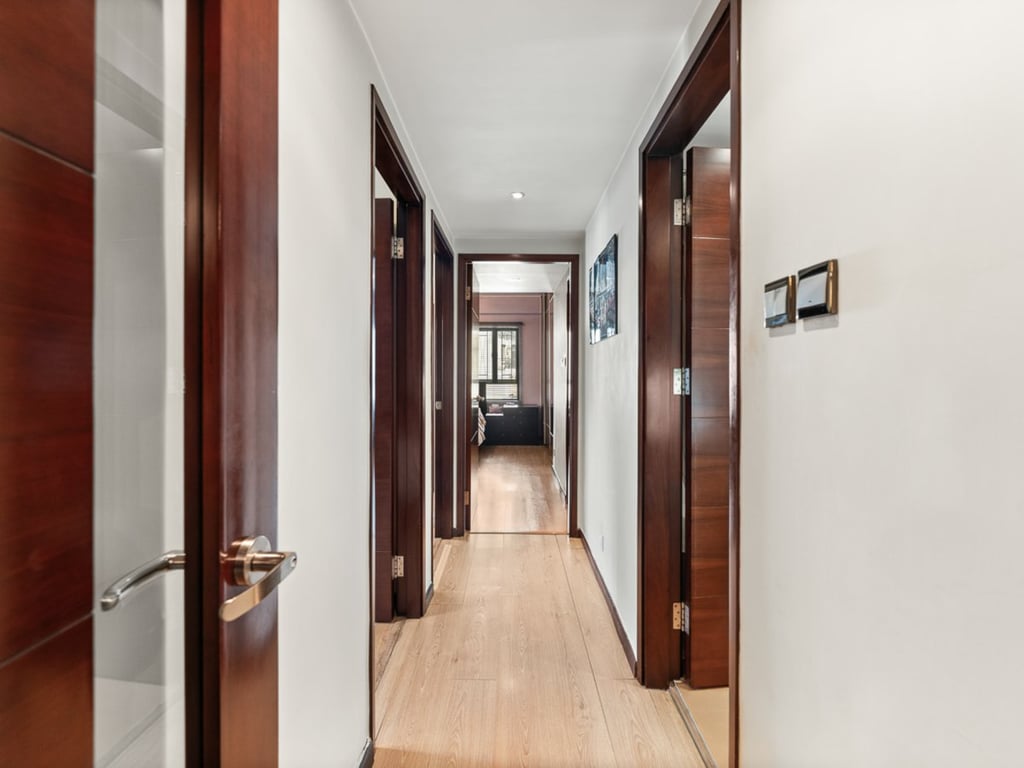 https://img.propertyraptor.com/cdn-cgi/imagedelivery/KD5bF_AFL0JDTbKLWF7z9g/ap8/ap8_001/hornet/prp/img/fd496279d97c60407be1b10221347b18-wtm.jpg/public