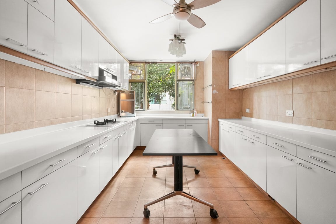https://img.propertyraptor.com/cdn-cgi/imagedelivery/KD5bF_AFL0JDTbKLWF7z9g/ap8/ap8_001/hornet/prp/img/fd6f8531dd7fcad692dc2b4c17fae31d-wtm.jpg/public