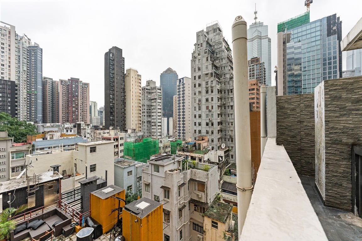 https://img.propertyraptor.com/cdn-cgi/imagedelivery/KD5bF_AFL0JDTbKLWF7z9g/ap8/ap8_001/hornet/prp/img/fd72dfe1a62ed6d9d9f1619c826cbfcd-wtm.jpg/public