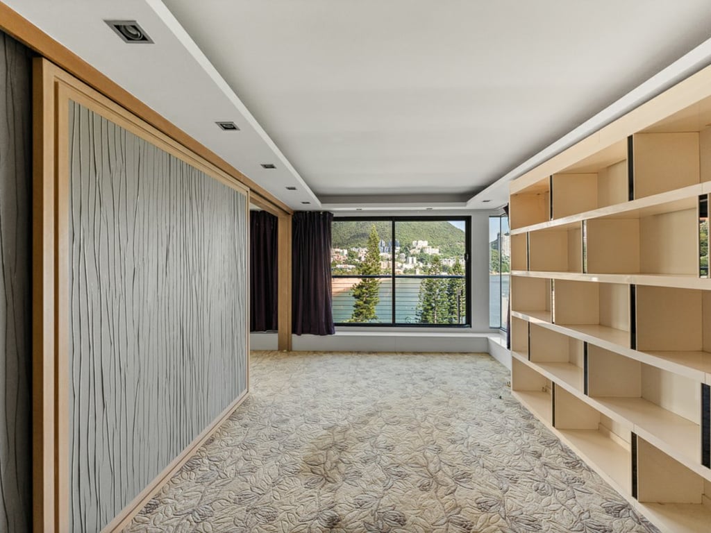 https://img.propertyraptor.com/cdn-cgi/imagedelivery/KD5bF_AFL0JDTbKLWF7z9g/ap8/ap8_001/hornet/prp/img/fd8a781c3ec7d9a01ed2b8d05e4ea25d-wtm.jpg/public