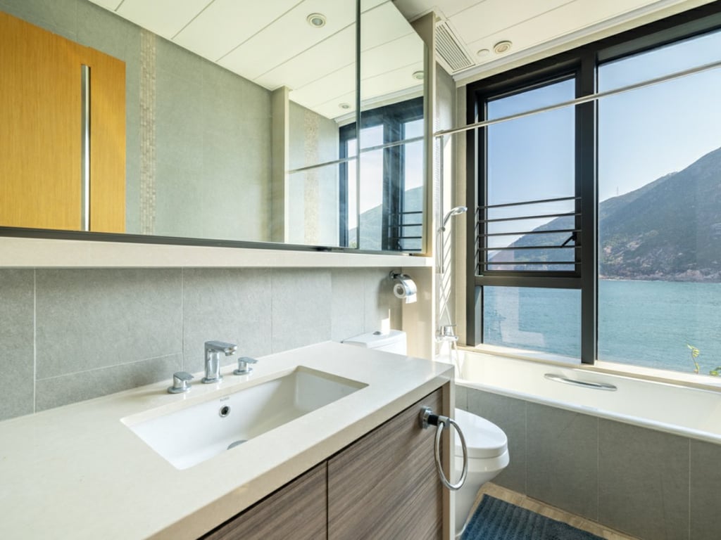 https://img.propertyraptor.com/cdn-cgi/imagedelivery/KD5bF_AFL0JDTbKLWF7z9g/ap8/ap8_001/hornet/prp/img/fd8adcaa175896b8bc01ba433562a8f0.jpg/public