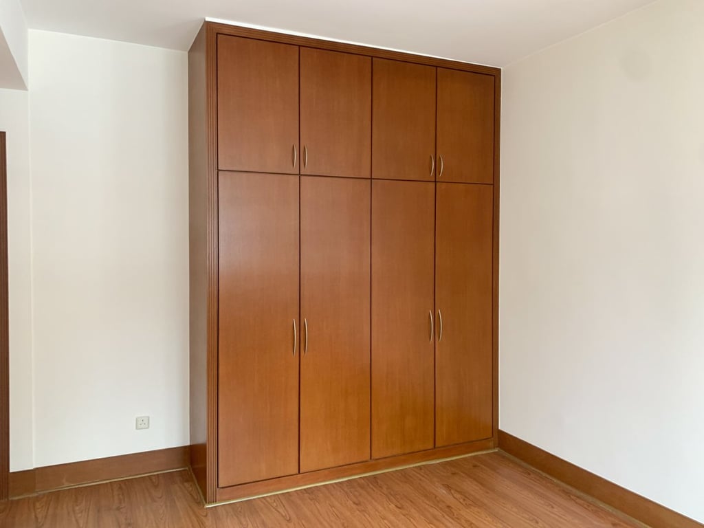 https://img.propertyraptor.com/cdn-cgi/imagedelivery/KD5bF_AFL0JDTbKLWF7z9g/ap8/ap8_001/hornet/prp/img/fd93a17d463124d0631ae11082ac57f4.jpg/public