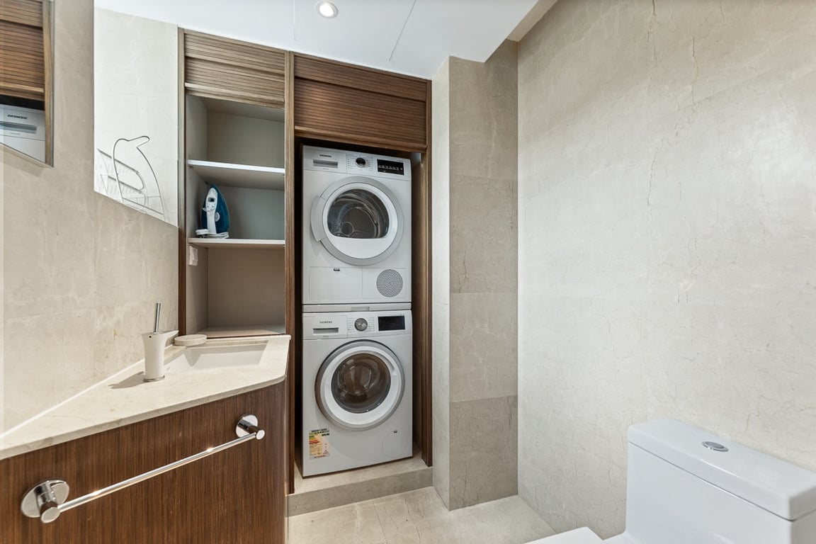 https://img.propertyraptor.com/cdn-cgi/imagedelivery/KD5bF_AFL0JDTbKLWF7z9g/ap8/ap8_001/hornet/prp/img/fd9fb3c20f2ddf47b58b0798b9e0057c-wtm.jpg/public