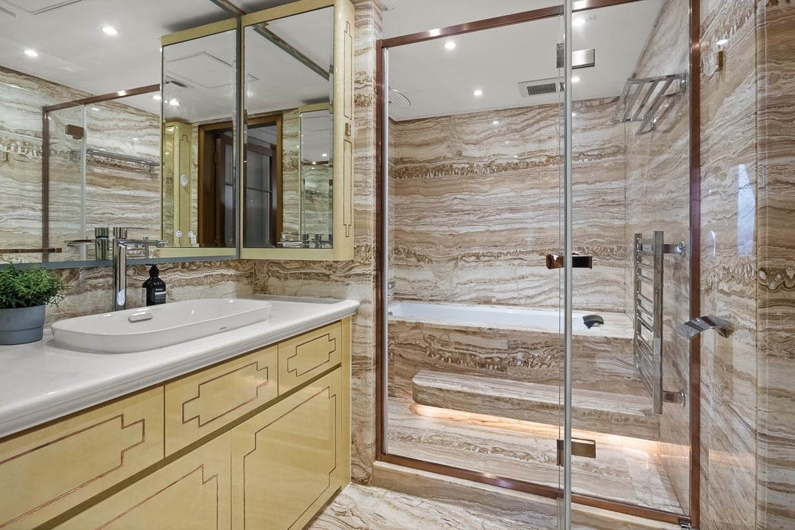 https://img.propertyraptor.com/cdn-cgi/imagedelivery/KD5bF_AFL0JDTbKLWF7z9g/ap8/ap8_001/hornet/prp/img/fda20faf28c212d29161a45c4f0d69dc-wtm.jpg/public