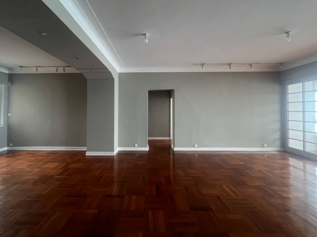 https://img.propertyraptor.com/cdn-cgi/imagedelivery/KD5bF_AFL0JDTbKLWF7z9g/ap8/ap8_001/hornet/prp/img/fdee65d7ddbec0b4ff5532398d787834.jpg/public