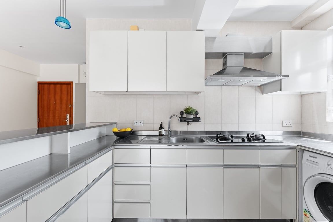 https://img.propertyraptor.com/cdn-cgi/imagedelivery/KD5bF_AFL0JDTbKLWF7z9g/ap8/ap8_001/hornet/prp/img/fdf40abb698f22edd6b1384ed1394267-wtm.jpg/public