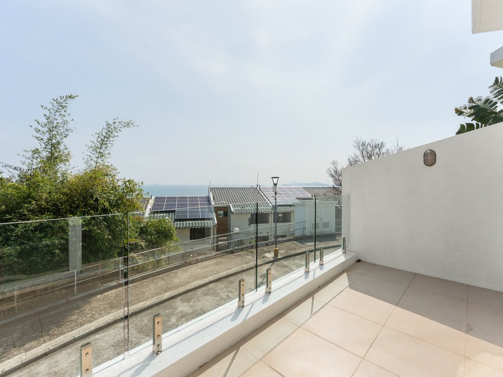 https://img.propertyraptor.com/cdn-cgi/imagedelivery/KD5bF_AFL0JDTbKLWF7z9g/ap8/ap8_001/hornet/prp/img/fdf92e946eee343d63cb8ad8d248f0b3.jpg/public