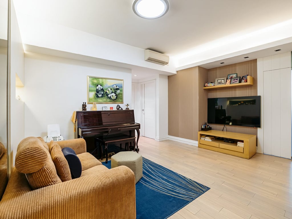https://img.propertyraptor.com/cdn-cgi/imagedelivery/KD5bF_AFL0JDTbKLWF7z9g/ap8/ap8_001/hornet/prp/img/fdfc7649b0990bd853ce302950355ccf.jpg/public