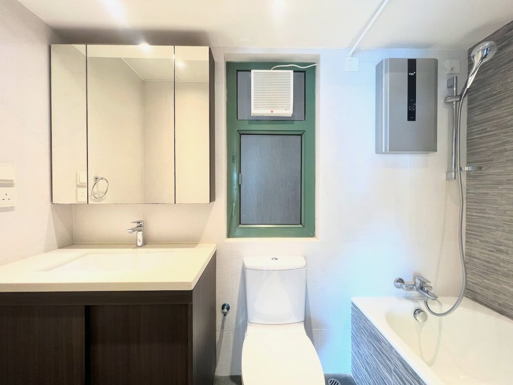https://img.propertyraptor.com/cdn-cgi/imagedelivery/KD5bF_AFL0JDTbKLWF7z9g/ap8/ap8_001/hornet/prp/img/fe0e5358a2e360d34931fde9a5d7fb07.jpg/public