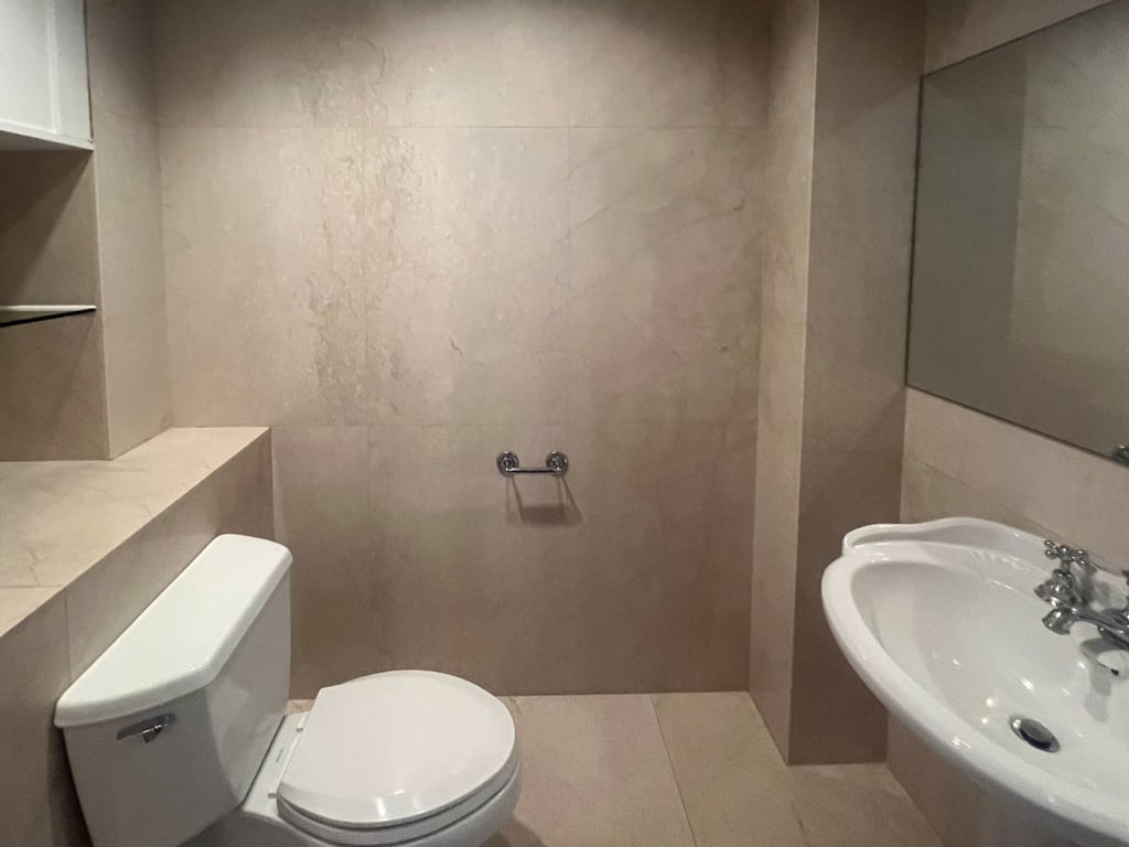 https://img.propertyraptor.com/cdn-cgi/imagedelivery/KD5bF_AFL0JDTbKLWF7z9g/ap8/ap8_001/hornet/prp/img/fe126ac3c9c65f7a2665085e8c5a1a4f.jpg/public