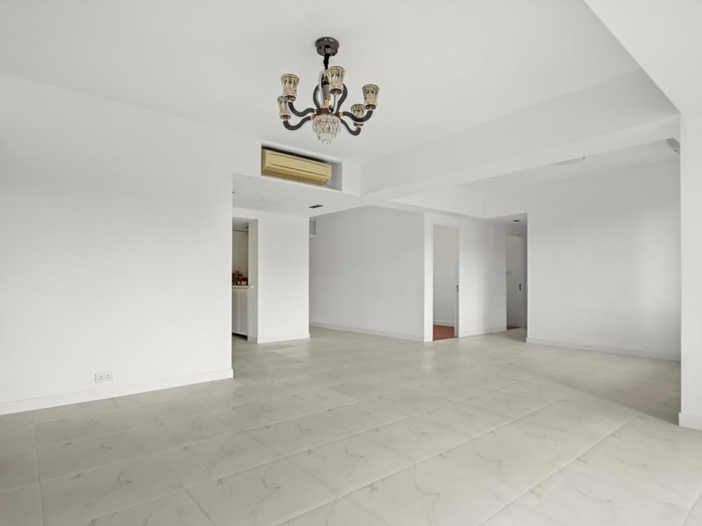 https://img.propertyraptor.com/cdn-cgi/imagedelivery/KD5bF_AFL0JDTbKLWF7z9g/ap8/ap8_001/hornet/prp/img/fe12bdea054c67ae408acdeaf58d8b41-wtm.jpg/public