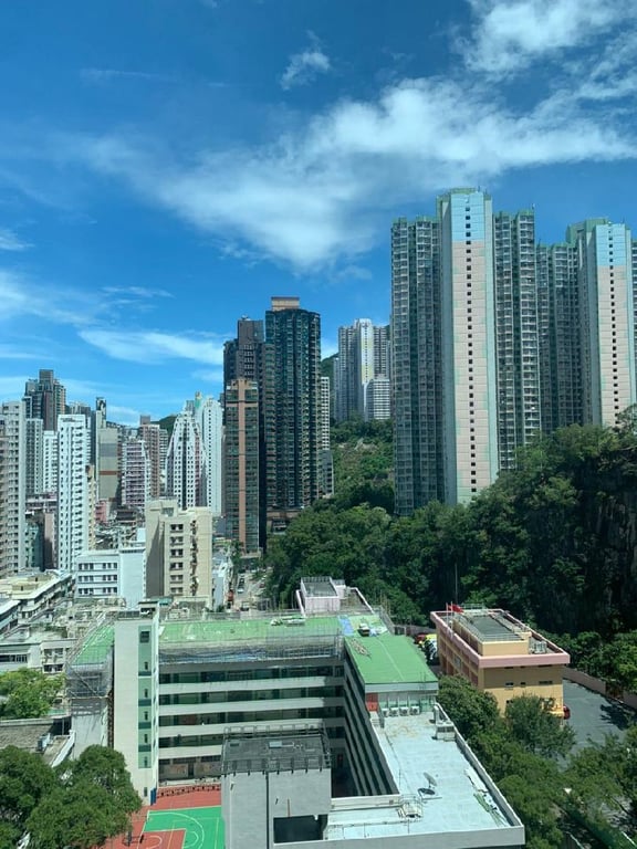 https://img.propertyraptor.com/cdn-cgi/imagedelivery/KD5bF_AFL0JDTbKLWF7z9g/ap8/ap8_001/hornet/prp/img/fe3b98c35b2a9279fad1ea0f4f88a873.jpg/public