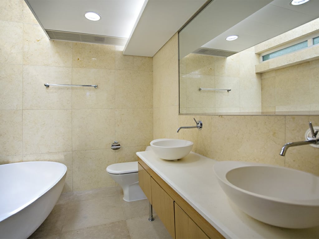 https://img.propertyraptor.com/cdn-cgi/imagedelivery/KD5bF_AFL0JDTbKLWF7z9g/ap8/ap8_001/hornet/prp/img/fe47c574824858611691f190758f204c.jpg/public