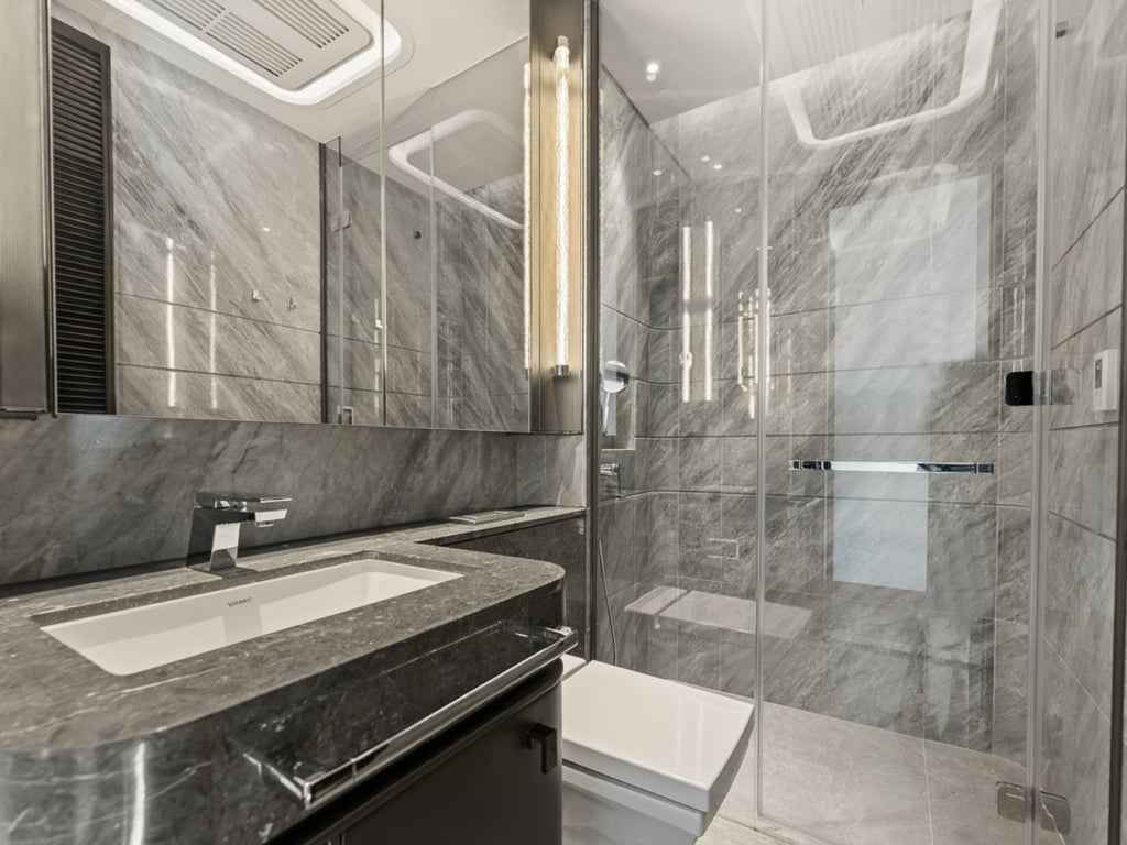 https://img.propertyraptor.com/cdn-cgi/imagedelivery/KD5bF_AFL0JDTbKLWF7z9g/ap8/ap8_001/hornet/prp/img/fe7da34a778f82929e06daa86363faba-wtm.jpg/public