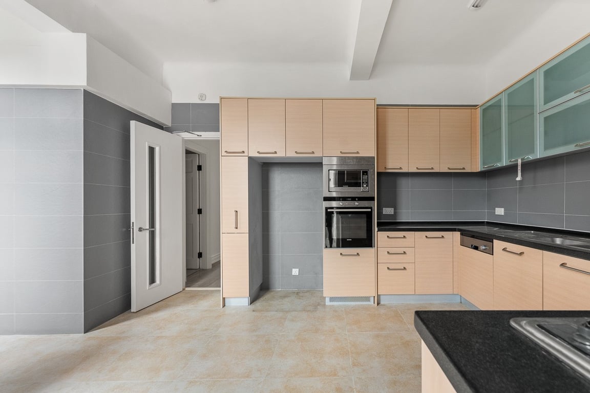 https://img.propertyraptor.com/cdn-cgi/imagedelivery/KD5bF_AFL0JDTbKLWF7z9g/ap8/ap8_001/hornet/prp/img/fe812b13e543b438d0f60bb8ea172e20-wtm.jpg/public