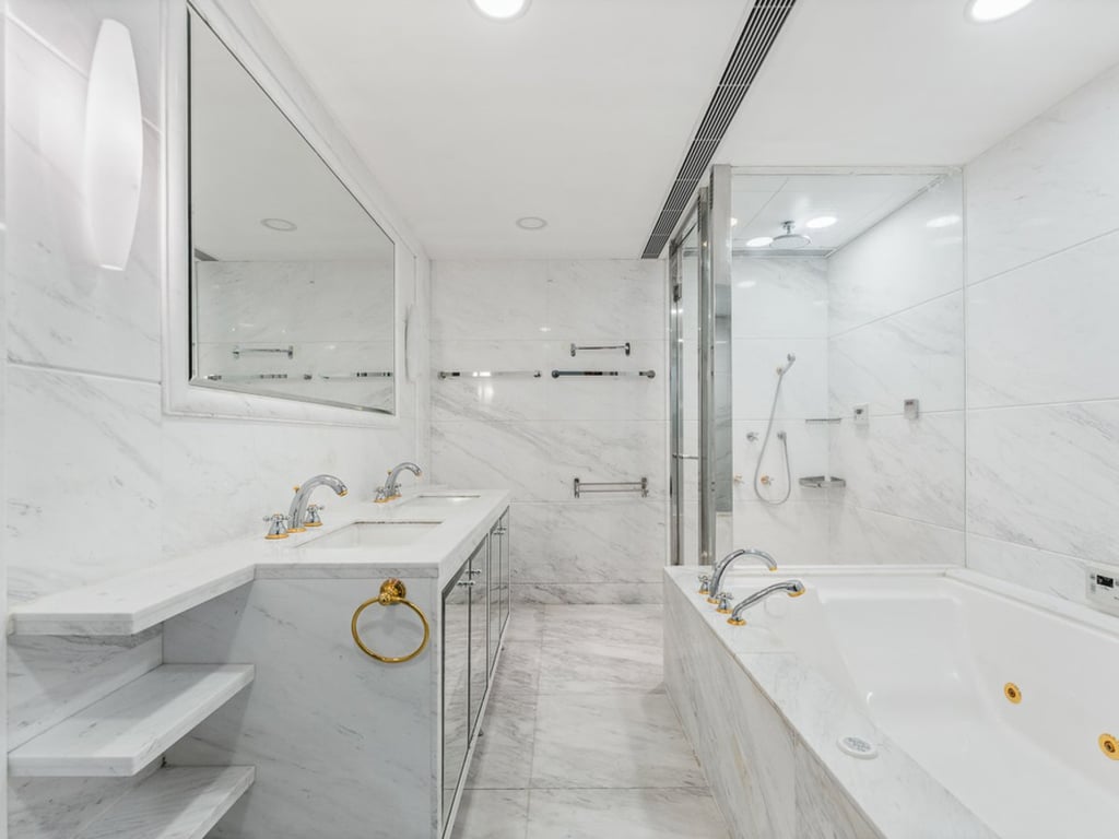 https://img.propertyraptor.com/cdn-cgi/imagedelivery/KD5bF_AFL0JDTbKLWF7z9g/ap8/ap8_001/hornet/prp/img/fe85e3746fb6a21501baae0095e894ed-wtm.jpg/public