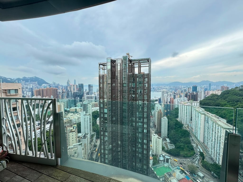 https://img.propertyraptor.com/cdn-cgi/imagedelivery/KD5bF_AFL0JDTbKLWF7z9g/ap8/ap8_001/hornet/prp/img/fe9a8ea337f334c95bfaccd19e9cc95c-wtm.jpg/public