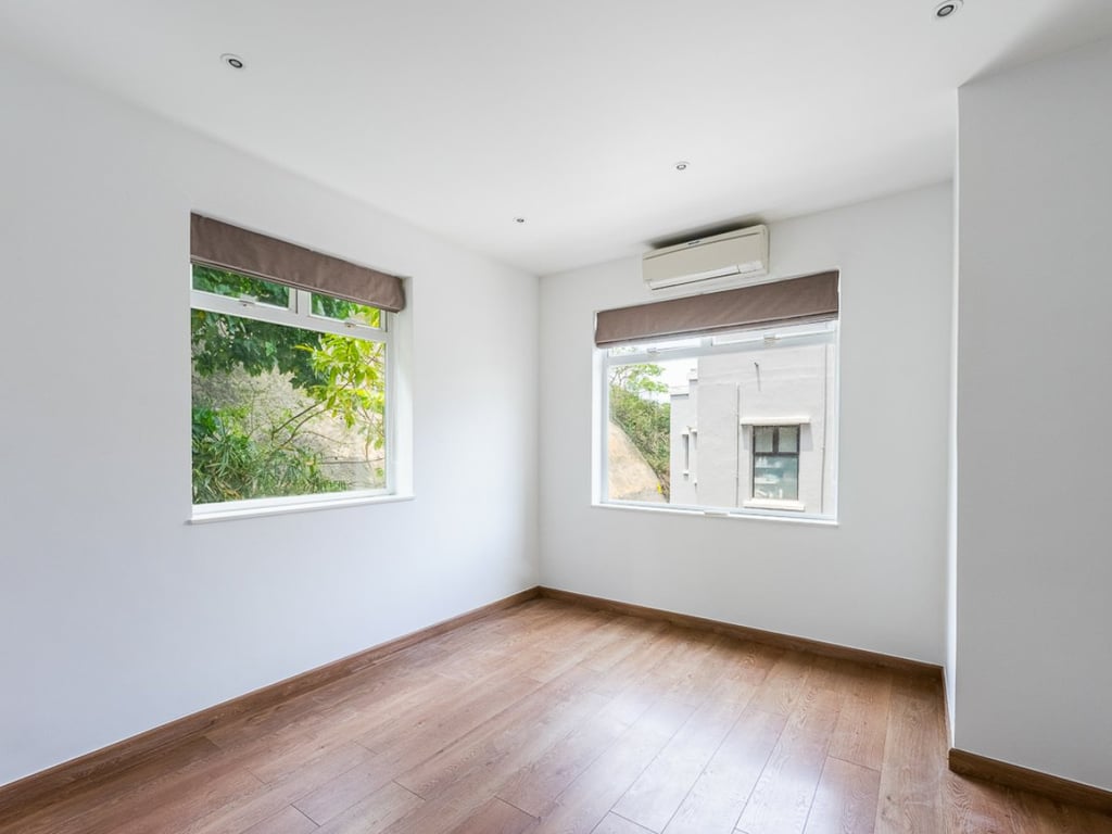 https://img.propertyraptor.com/cdn-cgi/imagedelivery/KD5bF_AFL0JDTbKLWF7z9g/ap8/ap8_001/hornet/prp/img/fe9c84cd26106a330e4f516ce5ec87ed.jpg/public