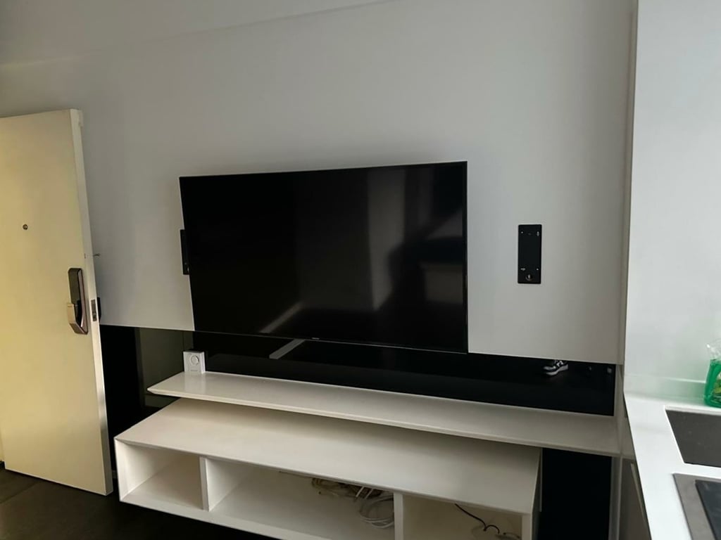 https://img.propertyraptor.com/cdn-cgi/imagedelivery/KD5bF_AFL0JDTbKLWF7z9g/ap8/ap8_001/hornet/prp/img/fea7d6aa5e3726f7f7a38d614646875b-wtm.jpg/public