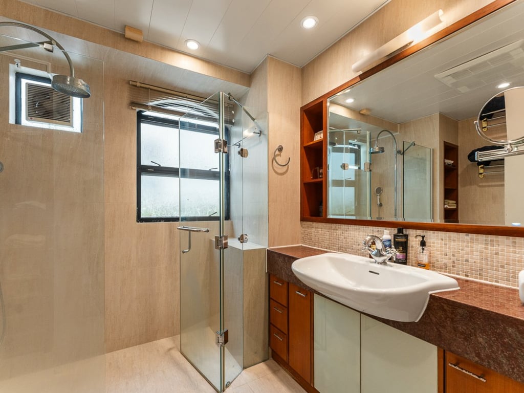 https://img.propertyraptor.com/cdn-cgi/imagedelivery/KD5bF_AFL0JDTbKLWF7z9g/ap8/ap8_001/hornet/prp/img/feb5fb09e008a35e075464b608933c2f-wtm.jpg/public