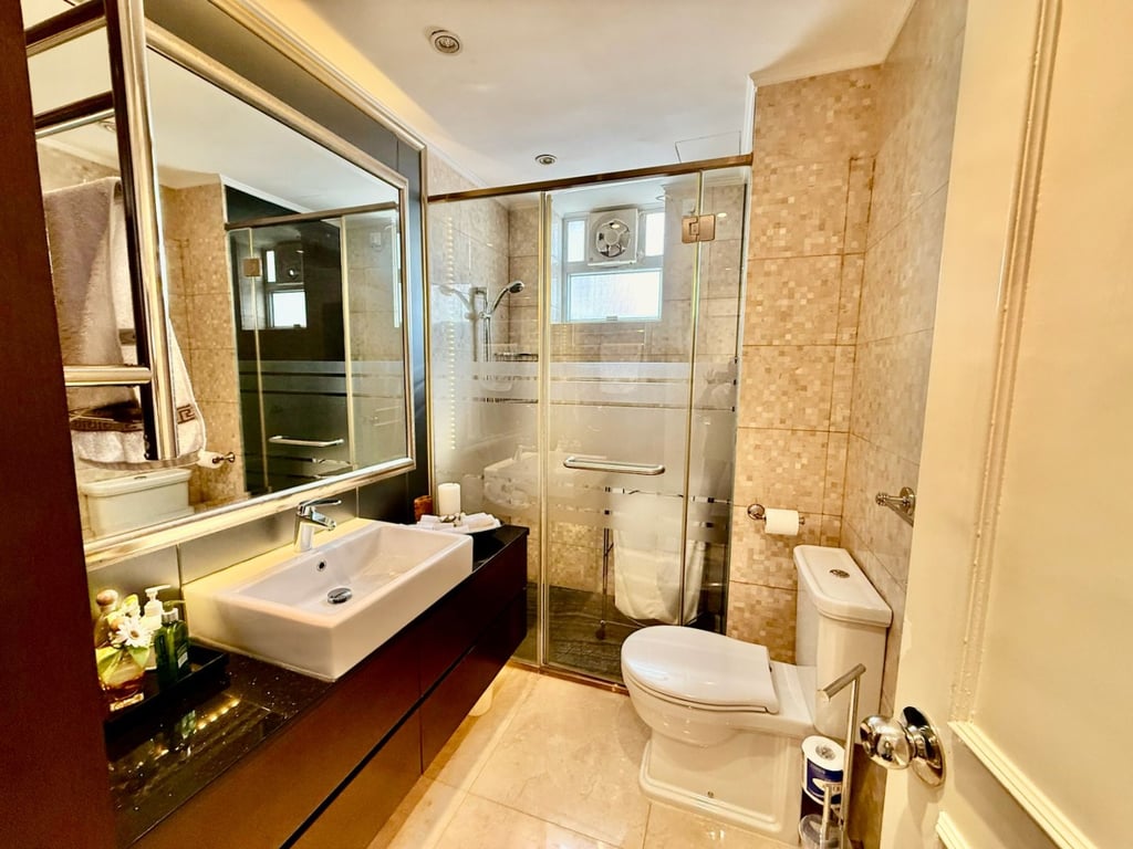 https://img.propertyraptor.com/cdn-cgi/imagedelivery/KD5bF_AFL0JDTbKLWF7z9g/ap8/ap8_001/hornet/prp/img/fed5804931ced1cc4e31854de7806489-wtm.jpg/public