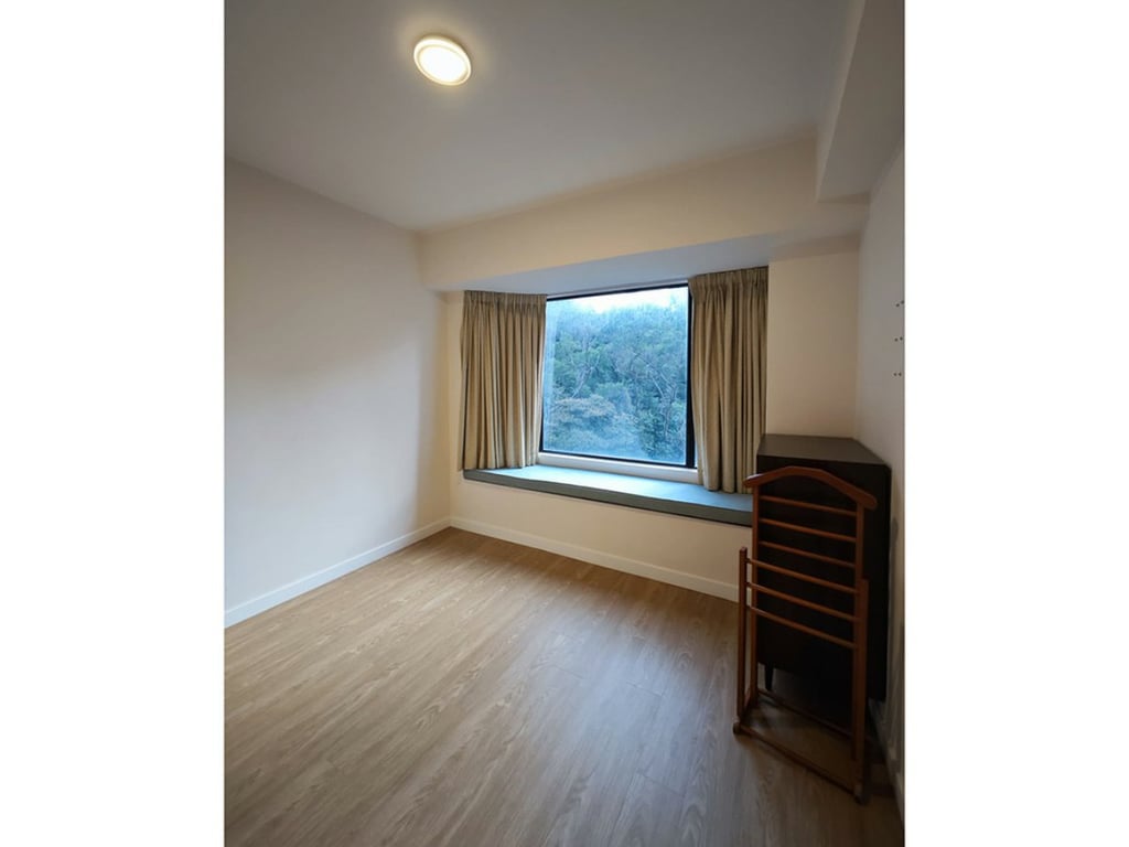 https://img.propertyraptor.com/cdn-cgi/imagedelivery/KD5bF_AFL0JDTbKLWF7z9g/ap8/ap8_001/hornet/prp/img/feeeab7b91f2265dfb0f1bfac461b852.jpg/public