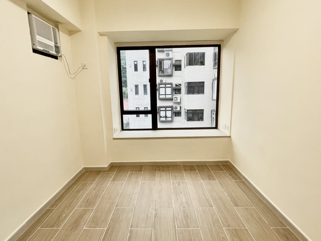 https://img.propertyraptor.com/cdn-cgi/imagedelivery/KD5bF_AFL0JDTbKLWF7z9g/ap8/ap8_001/hornet/prp/img/ff0875133954814b3d0fa80e4b14c331.jpg/public
