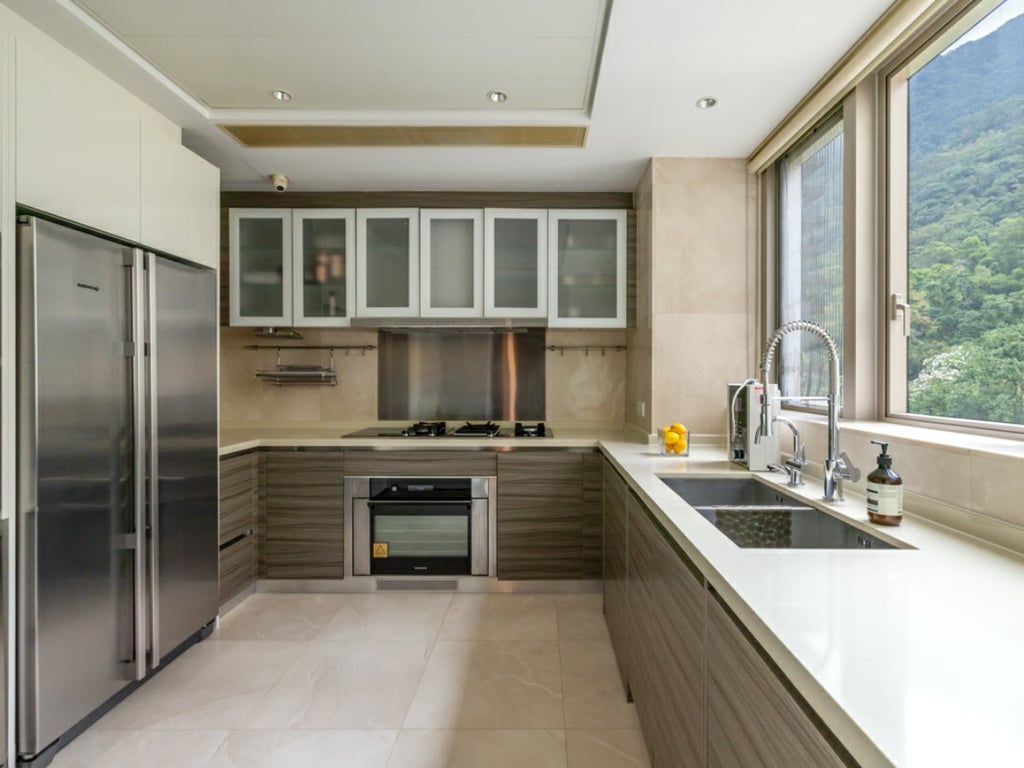 https://img.propertyraptor.com/cdn-cgi/imagedelivery/KD5bF_AFL0JDTbKLWF7z9g/ap8/ap8_001/hornet/prp/img/ff1fd132810fb4d0dee370eae908b81a.jpg/public