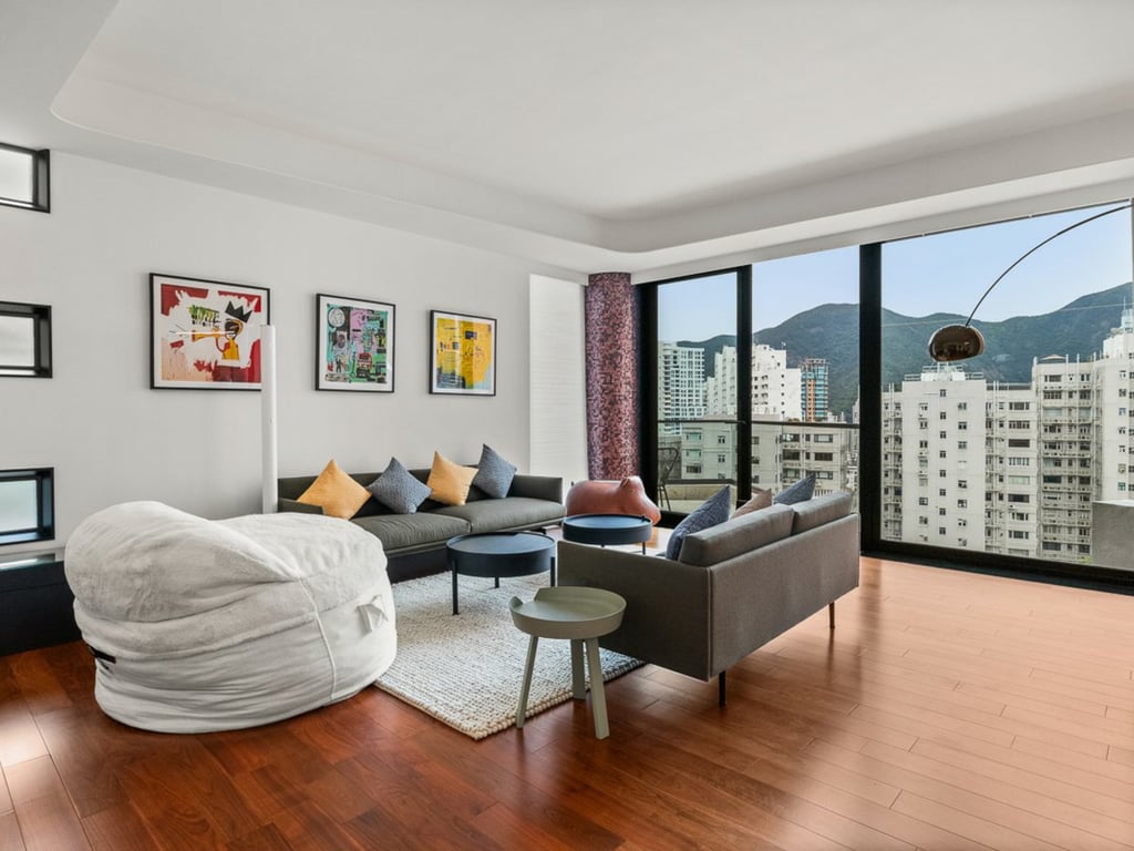 https://img.propertyraptor.com/cdn-cgi/imagedelivery/KD5bF_AFL0JDTbKLWF7z9g/ap8/ap8_001/hornet/prp/img/ff245db3a4a09b211e609384b997cbde.jpg/public
