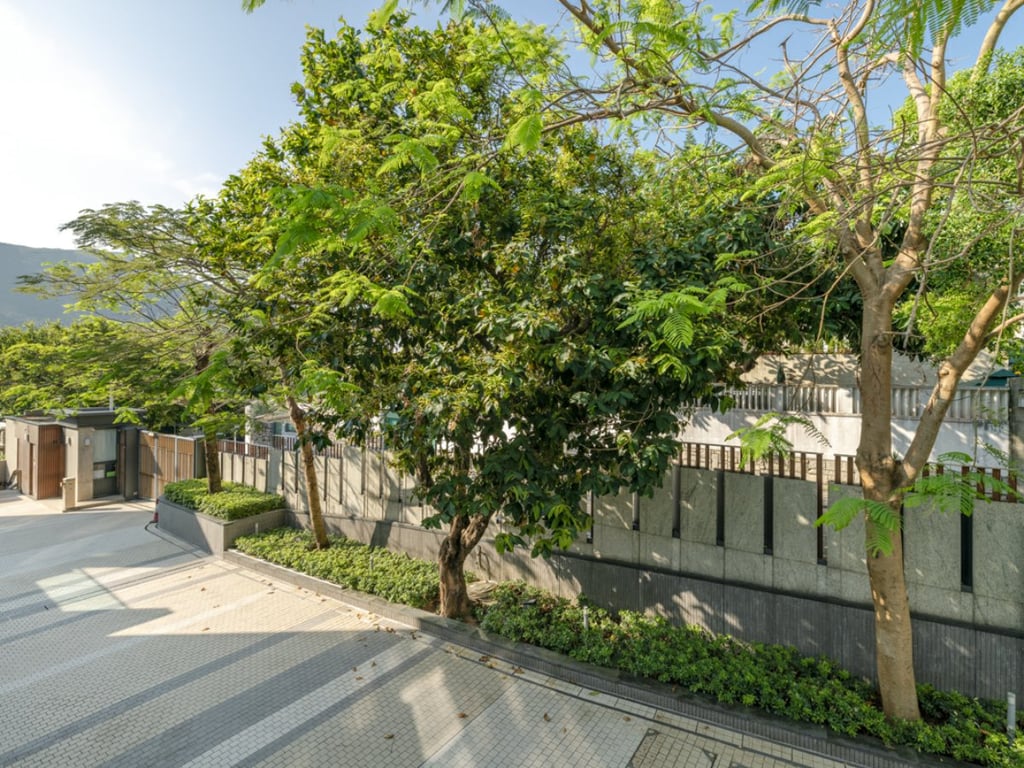 https://img.propertyraptor.com/cdn-cgi/imagedelivery/KD5bF_AFL0JDTbKLWF7z9g/ap8/ap8_001/hornet/prp/img/ff2e89369dd57c0d755203779c02cd57.jpg/public