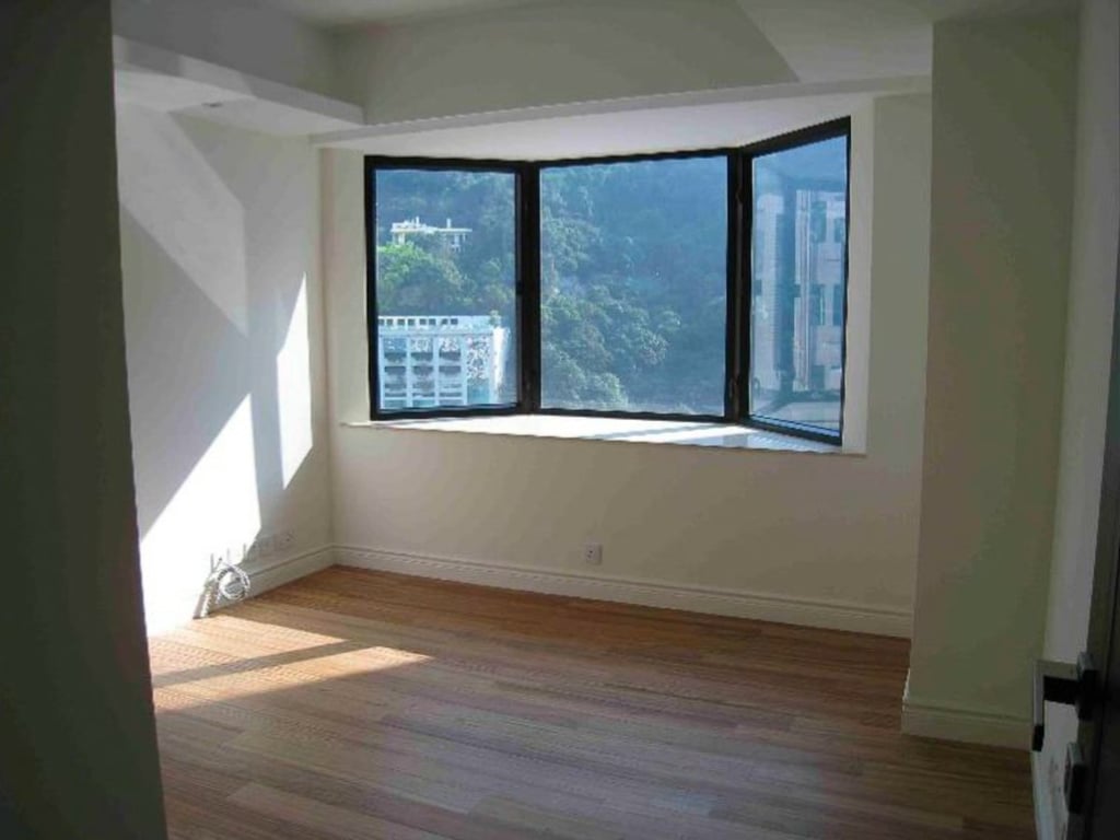 https://img.propertyraptor.com/cdn-cgi/imagedelivery/KD5bF_AFL0JDTbKLWF7z9g/ap8/ap8_001/hornet/prp/img/ff54aa92097da00eb3e54129b61ce2a3.jpg/public