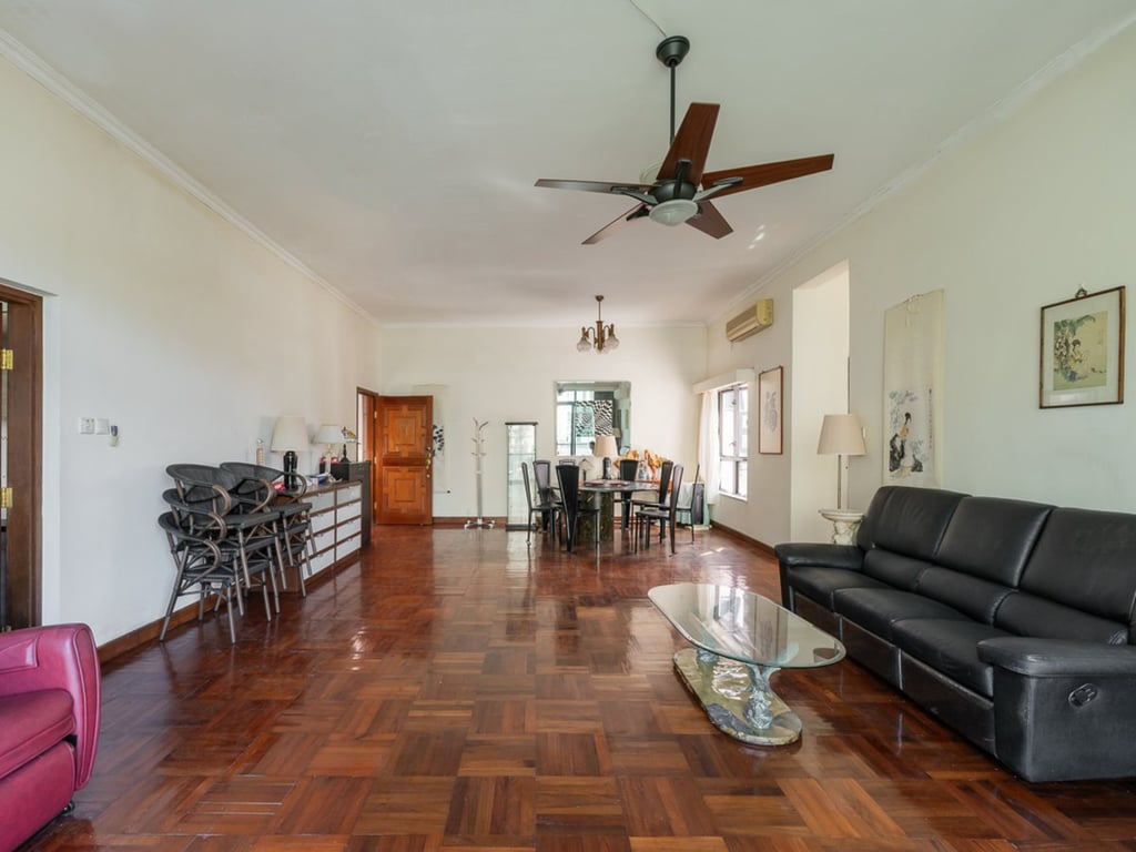 https://img.propertyraptor.com/cdn-cgi/imagedelivery/KD5bF_AFL0JDTbKLWF7z9g/ap8/ap8_001/hornet/prp/img/ff7320d7fcbb9dc7d6bf605bcf81cd97.jpg/public