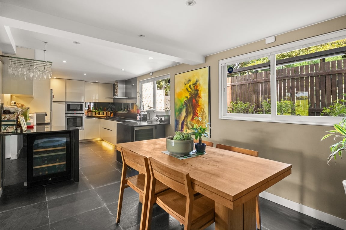 https://img.propertyraptor.com/cdn-cgi/imagedelivery/KD5bF_AFL0JDTbKLWF7z9g/ap8/ap8_001/hornet/prp/img/ffa460cfbc9b3ea626883eae73335887-wtm.jpg/public