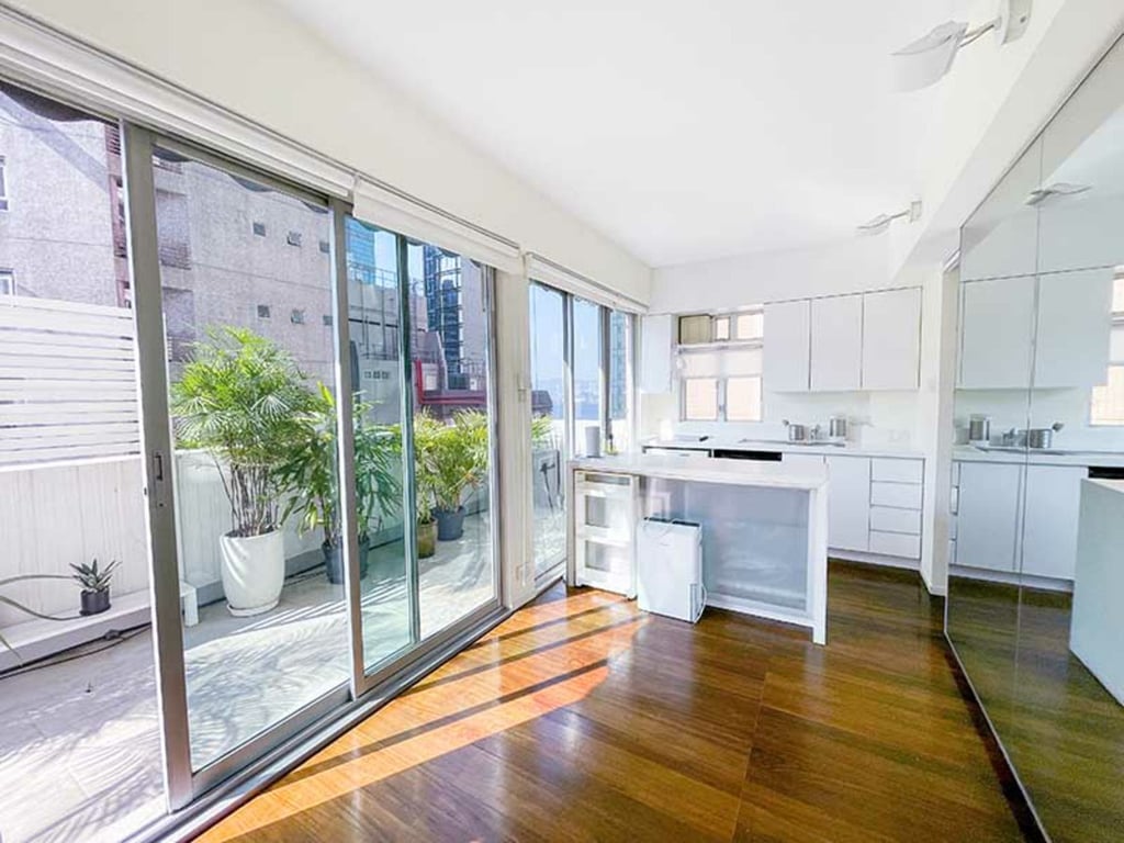 https://img.propertyraptor.com/cdn-cgi/imagedelivery/KD5bF_AFL0JDTbKLWF7z9g/ap8/ap8_001/hornet/prp/img/ffb2a4397091cd2ba6acacf68fdf4367.jpg/public