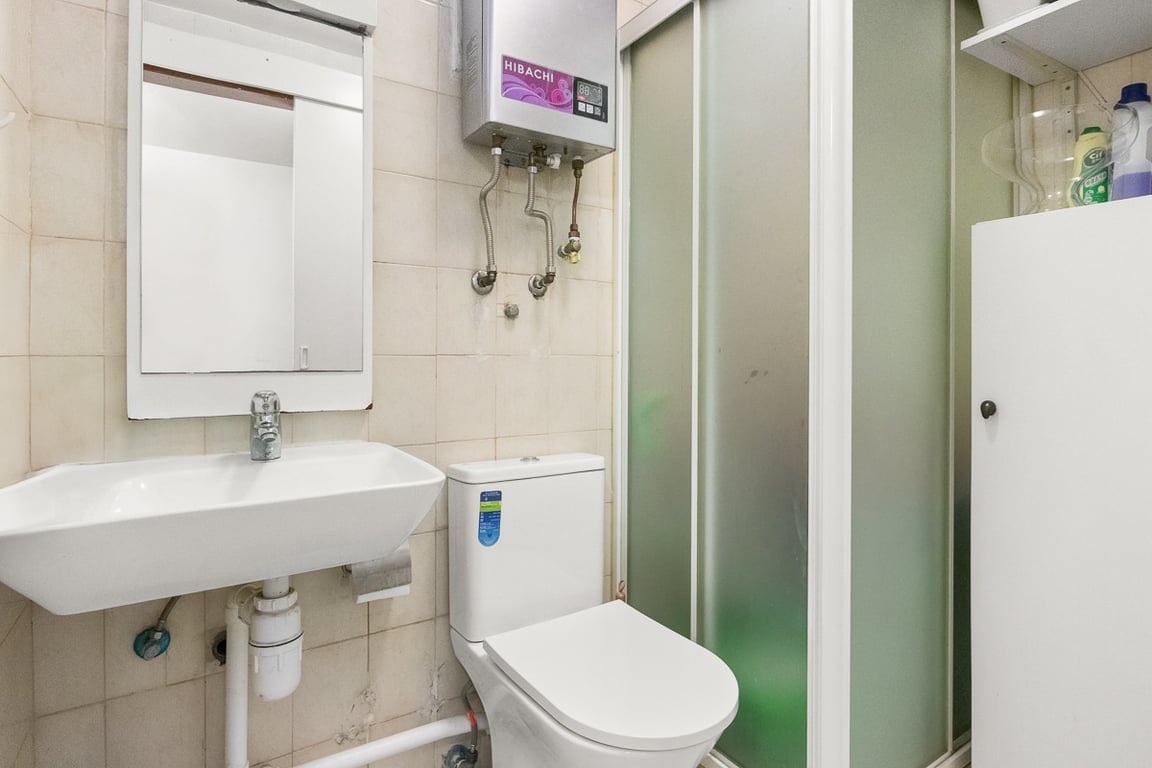 https://img.propertyraptor.com/cdn-cgi/imagedelivery/KD5bF_AFL0JDTbKLWF7z9g/ap8/ap8_001/hornet/prp/img/ffbe01bddebcff7cd0627c0e1fbd6808-wtm.jpg/public