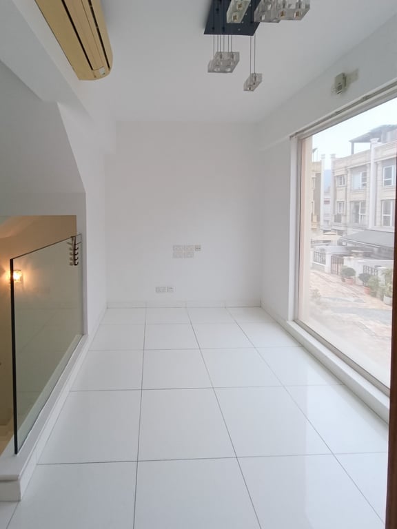 https://img.propertyraptor.com/cdn-cgi/imagedelivery/KD5bF_AFL0JDTbKLWF7z9g/ap8/ap8_001/hornet/prp/img/ffc509e9167a862f5172dba333204856-wtm.jpg/public