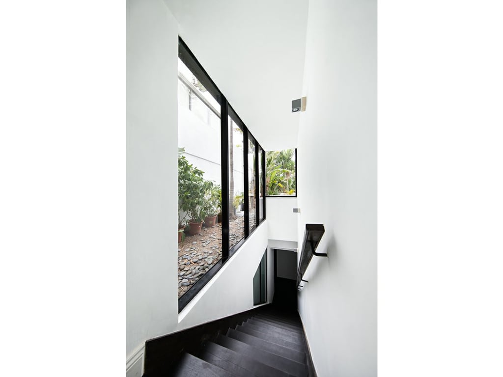https://img.propertyraptor.com/cdn-cgi/imagedelivery/KD5bF_AFL0JDTbKLWF7z9g/ap8/ap8_001/hornet/prp/img/ffd171b818af635570557df9e26bd45b.jpg/public